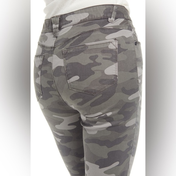Ab'Solution Camo High Waist Ankle Skinny Pants
WIT & WISDOM - Picture 4 of 11